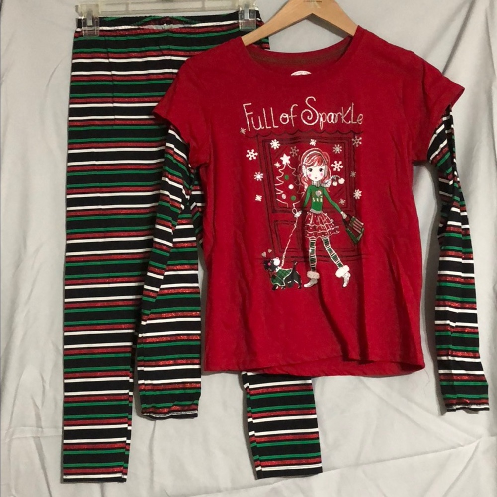 Holiday outfit.  **Mismatched size**